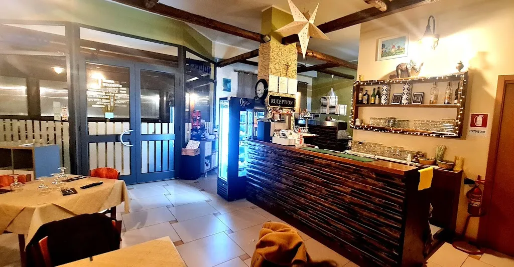 Moulin Blanc Pizzeria restaurant in Nova Siri