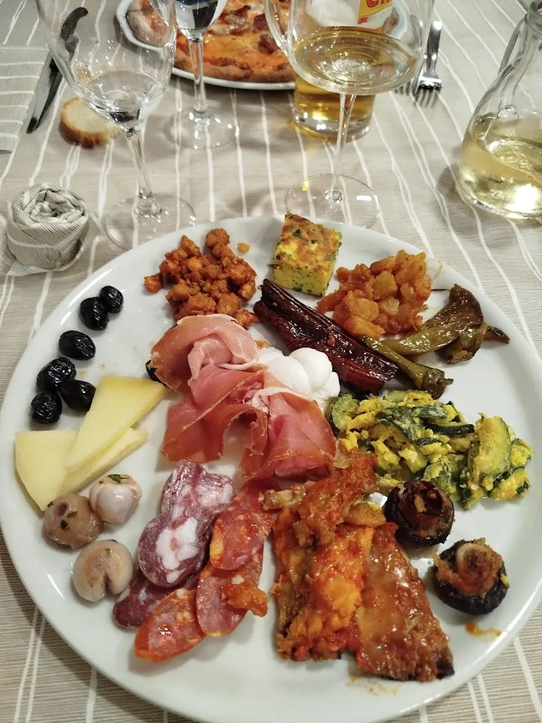 Complesso Turistico Latorraca - Ristorante Pizzeria B&B Pasticceria Bar Piscina_Palazzo San Gervasio_slider_image_2