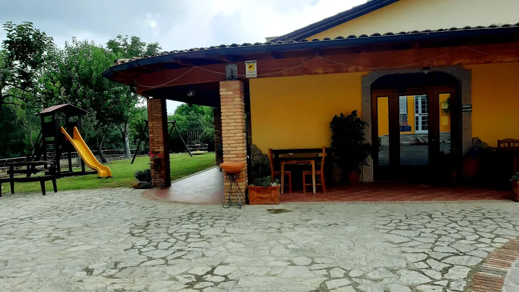 Agriturismo Caperroni restaurant in Pescopagano