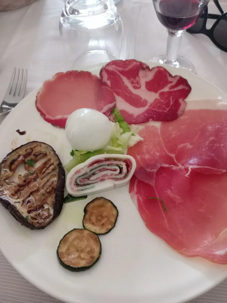 Stefania Pergola_Giardino Degli Ulivi_Picerno_recensione