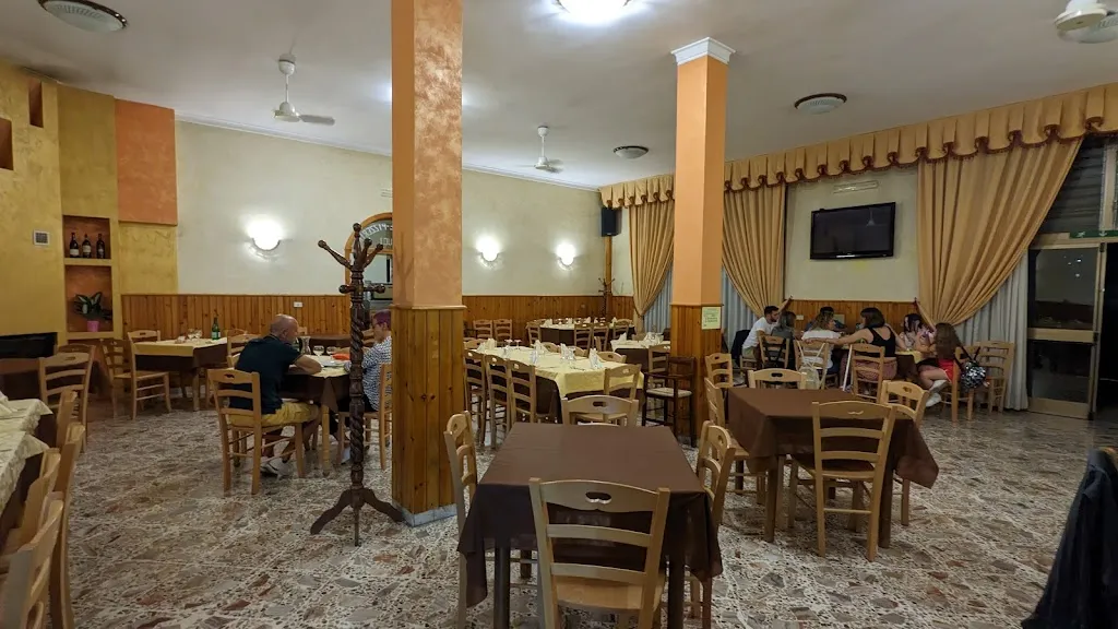 Restaurant Pizzeria 4 Luci_Picerno_slider_image_3