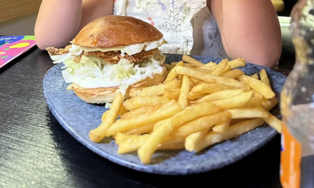 Helliot lounge & bistrot_Paterno_slider_image_3