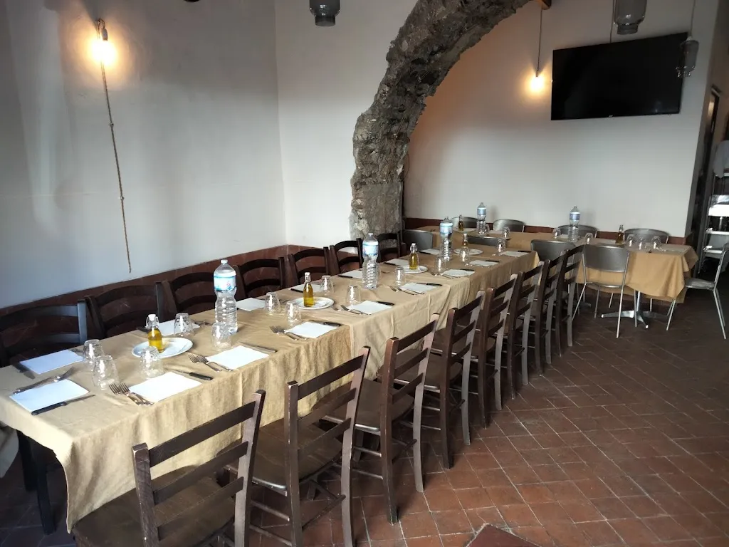 I Falconieri restaurant in Paterno