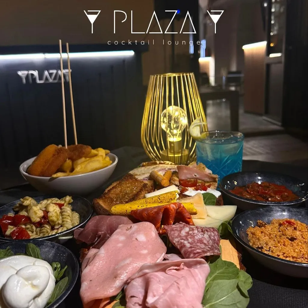 PLAZA COCKTAIL LOUNGE_Paterno_slider_image_2