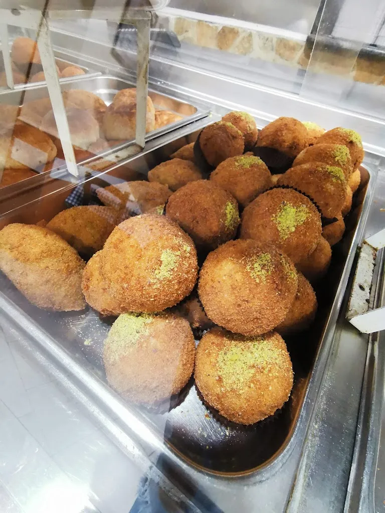 Parenti Rosticceria restaurant in Paterno