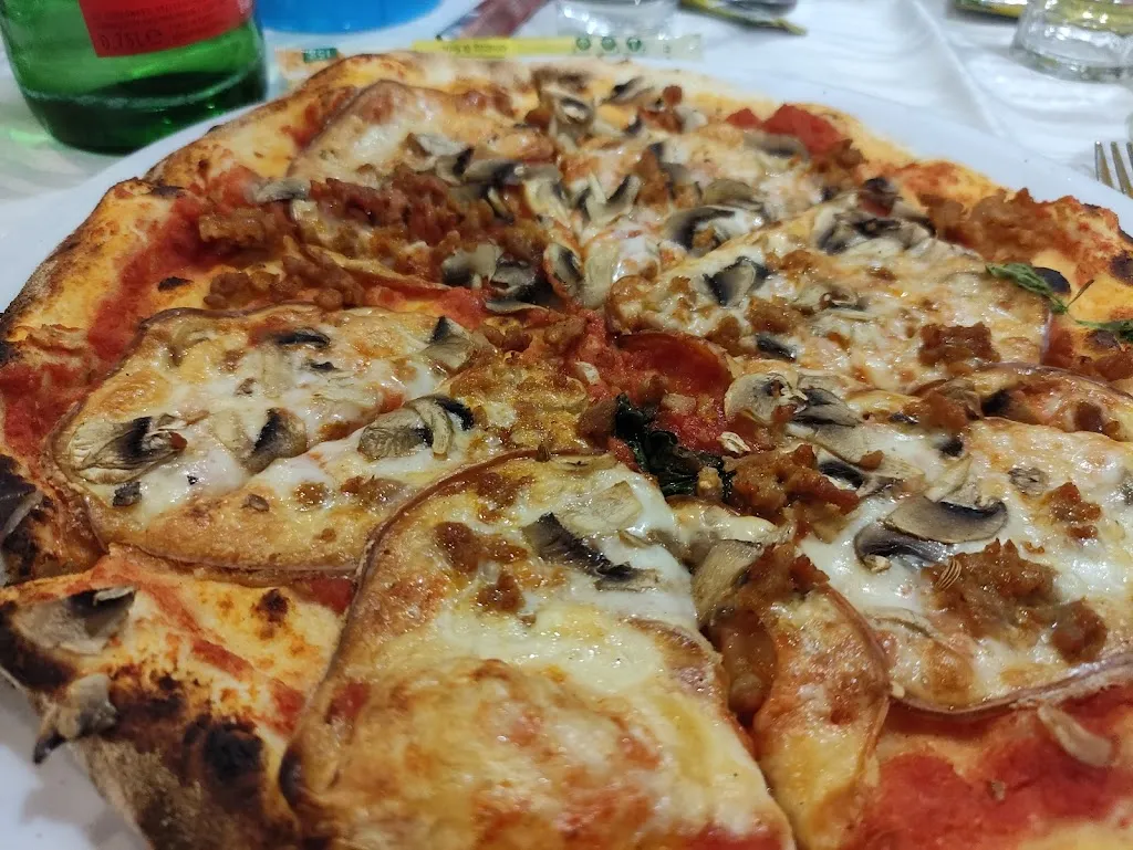 Ristorante Pizzeria Hurricane Wine & Food Di Carmela & Rosanna Santarsiero Sas_Pignola_slider_image_2