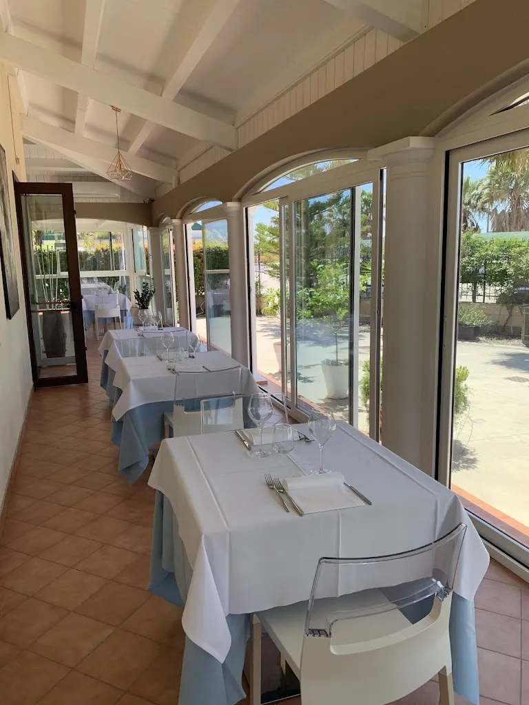 Red Restaurant_Policoro_slider_image_1