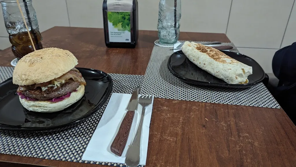 Aram Mücke_Country Burger_Policoro_review