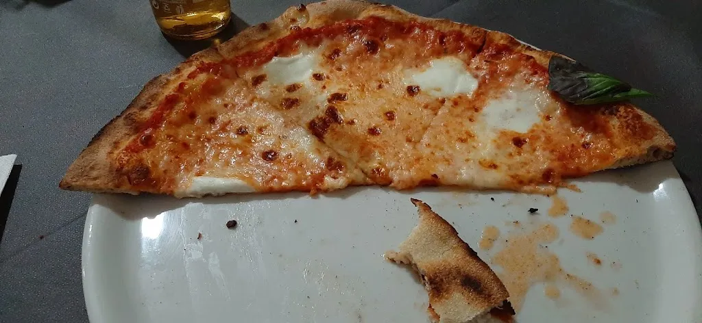 Bus stop café restaurant in Ripacandida