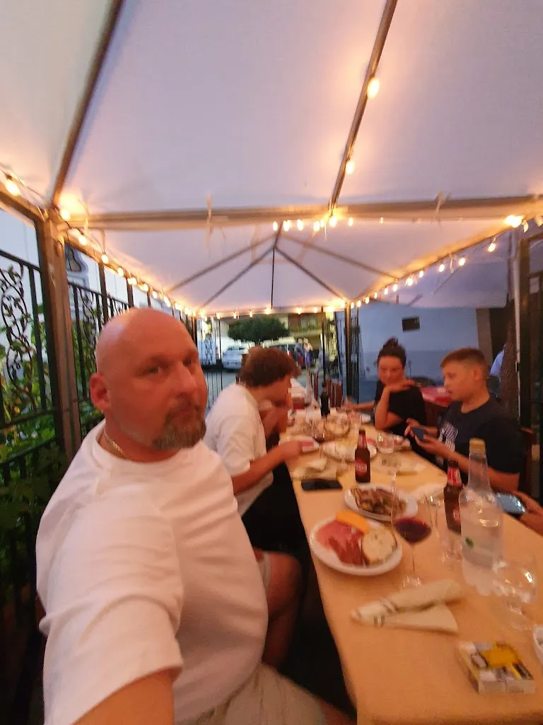 tom lech_Bar Ristorante Pizzeria Affittacamere Tri Kartuçe_San Costantino Albanese_review