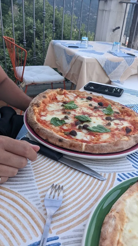 Menu_Sea view pizza - Giuliana's view_Rivello_image_6