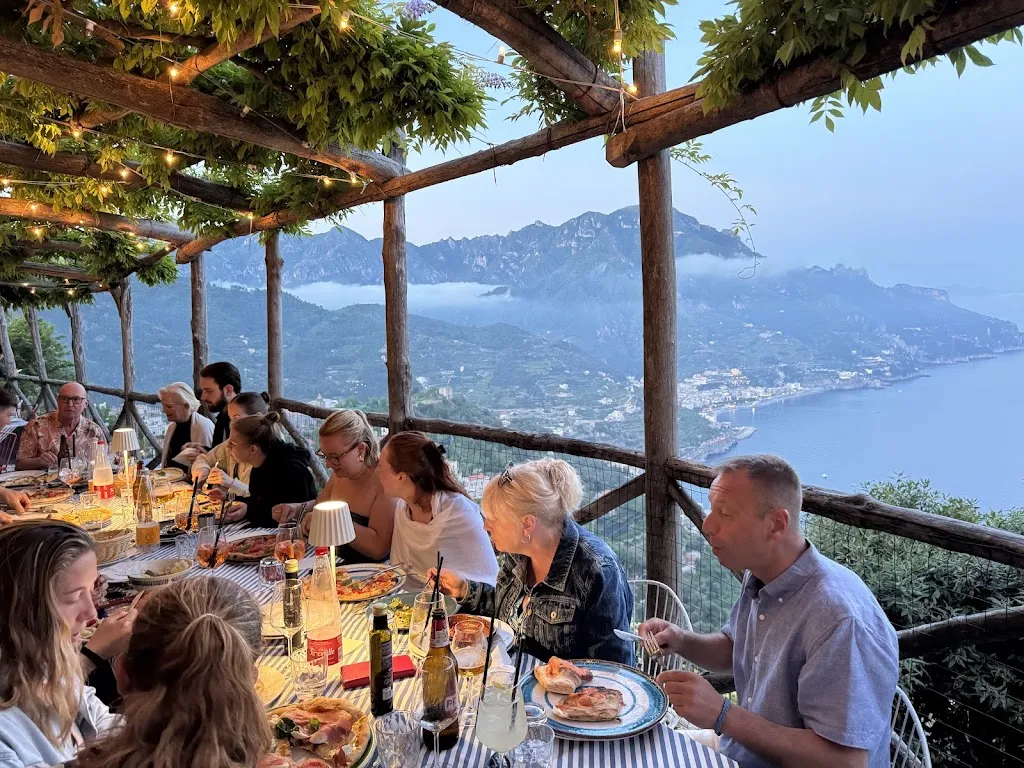 Hannah Schmidt_Sea view pizza - Giuliana's view_Rivello_review