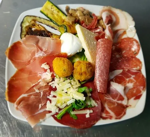 Soleluna Bar RistoPub_Scalo di Baragiano_slider_image_2