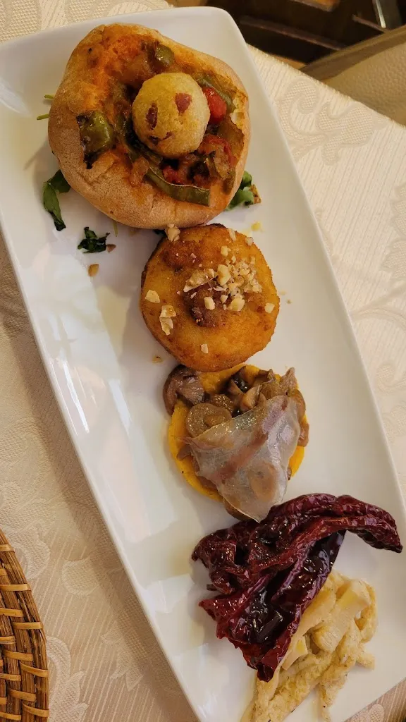 Claudia Salas Lyman_Ristorante Tipico Luna Rossa_Terranova di Pollino_review