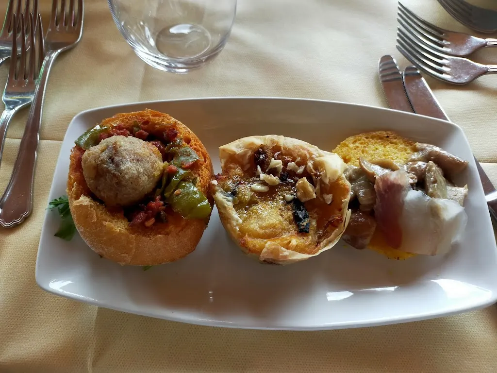 Ristorante Tipico Luna Rossa_Terranova di Pollino_slider_image_3