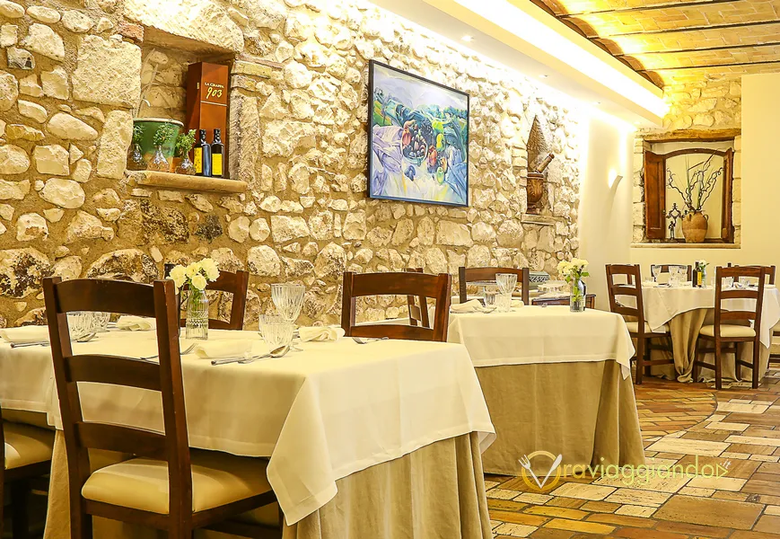 La Grotta dei Raselli restaurant in Collarmele