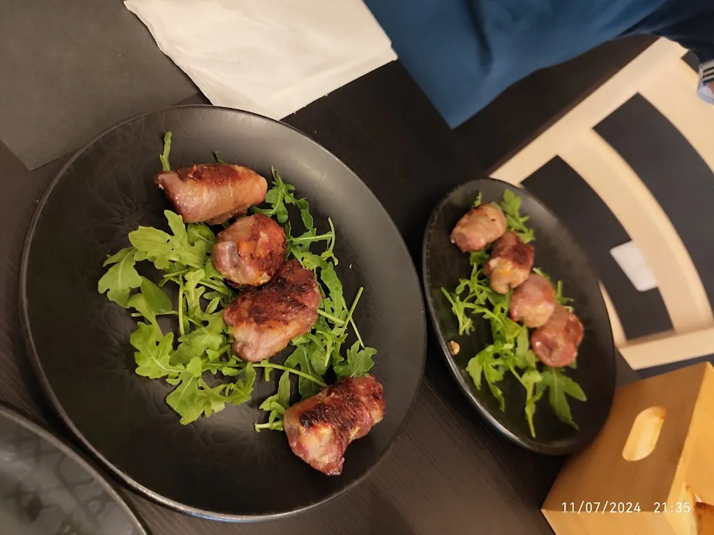 Menu_Black & White_Tolve_image_3