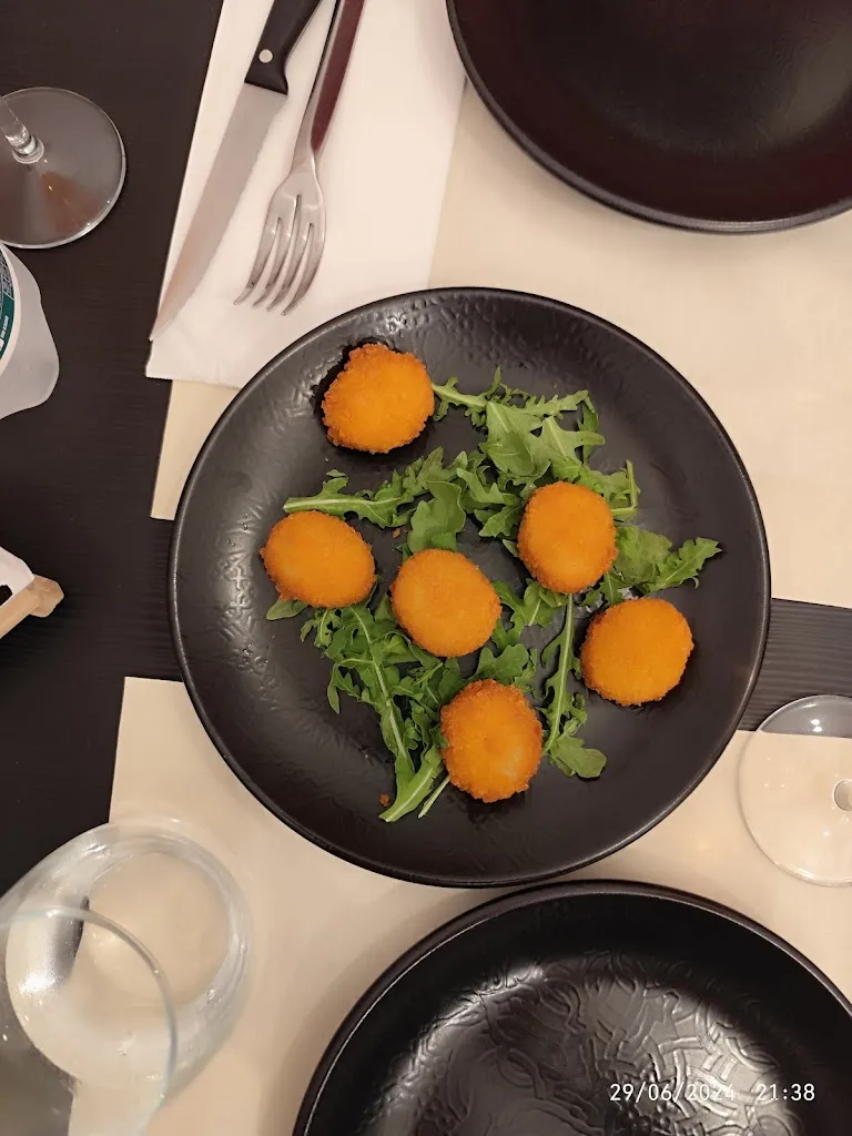 Menu_Black & White_Tolve_image_4