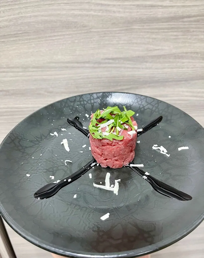 Menu_Black & White_Tolve_image_8