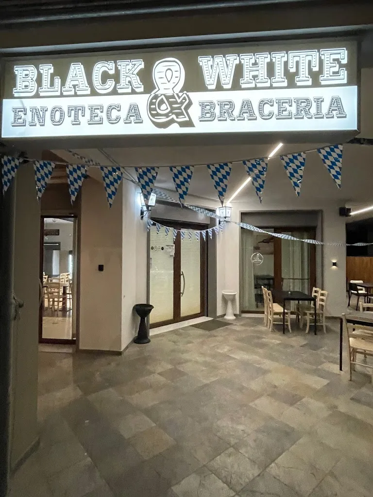 Black & White restaurant in Tolve