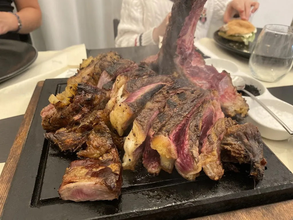 Black & White_Tolve_slider_image_3