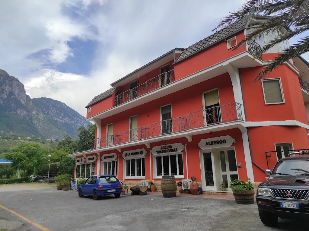 Sebastiano di Terlizzi_La Briglia - Ristorante Tipico con giardino -Hotel._Trecchina_review