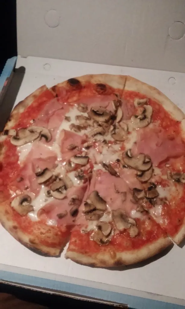 Pizza Volante Di Amoruso Carmine restaurant in Venosa