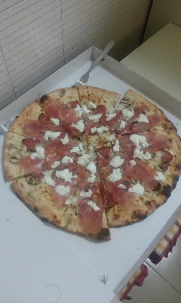 Pizza Volante Di Amoruso Carmine_Venosa_slider_image_2