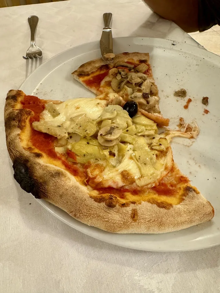 Vincenzo Prestera_Corte Le Quattro Lune Restaurant & Pizza_Viggiano_review