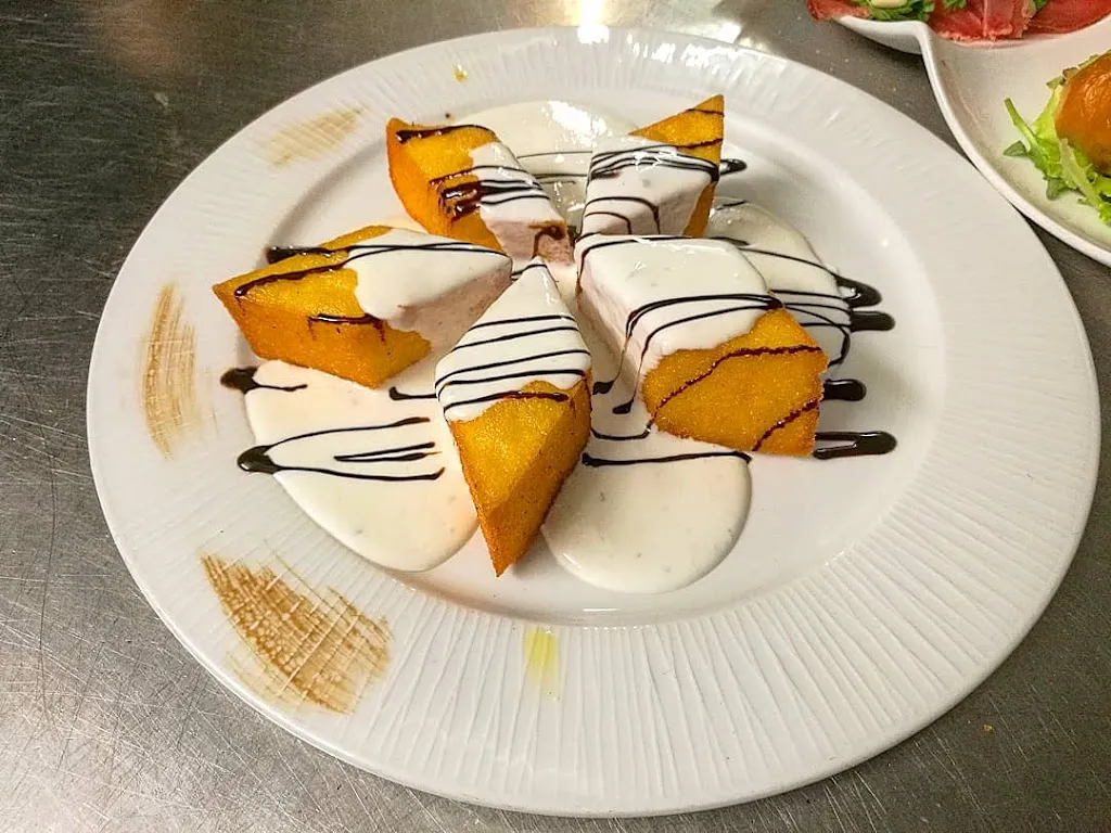 Corte Le Quattro Lune Restaurant & Pizza_Viggiano_slider_image_3