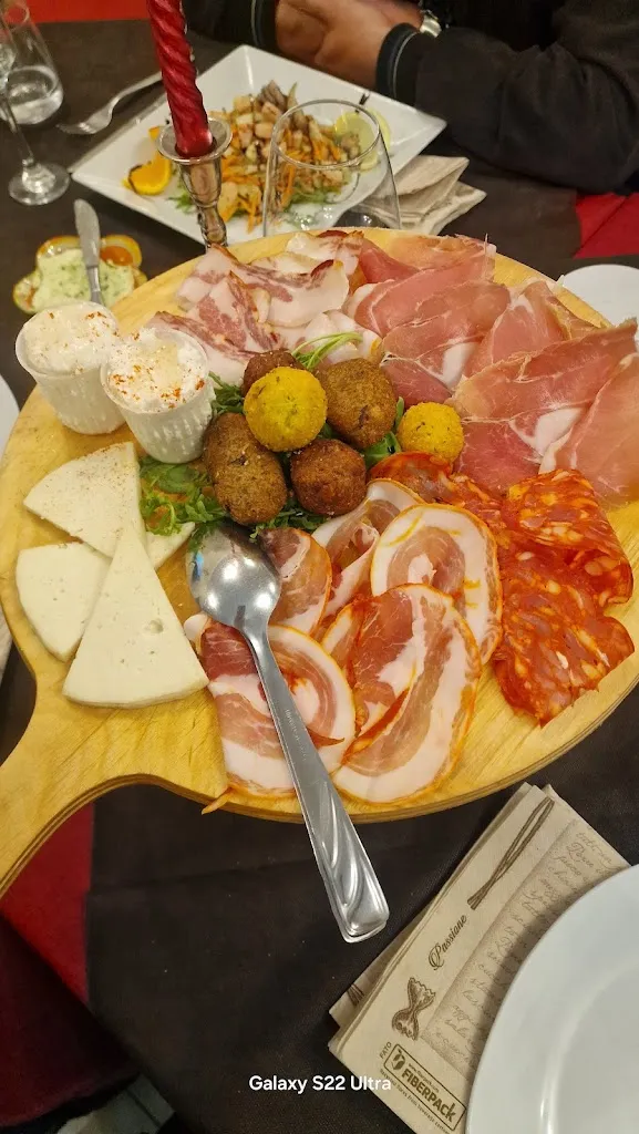 Concetta Caputo_Bar IL RADUNO_Acquaformosa_recensione