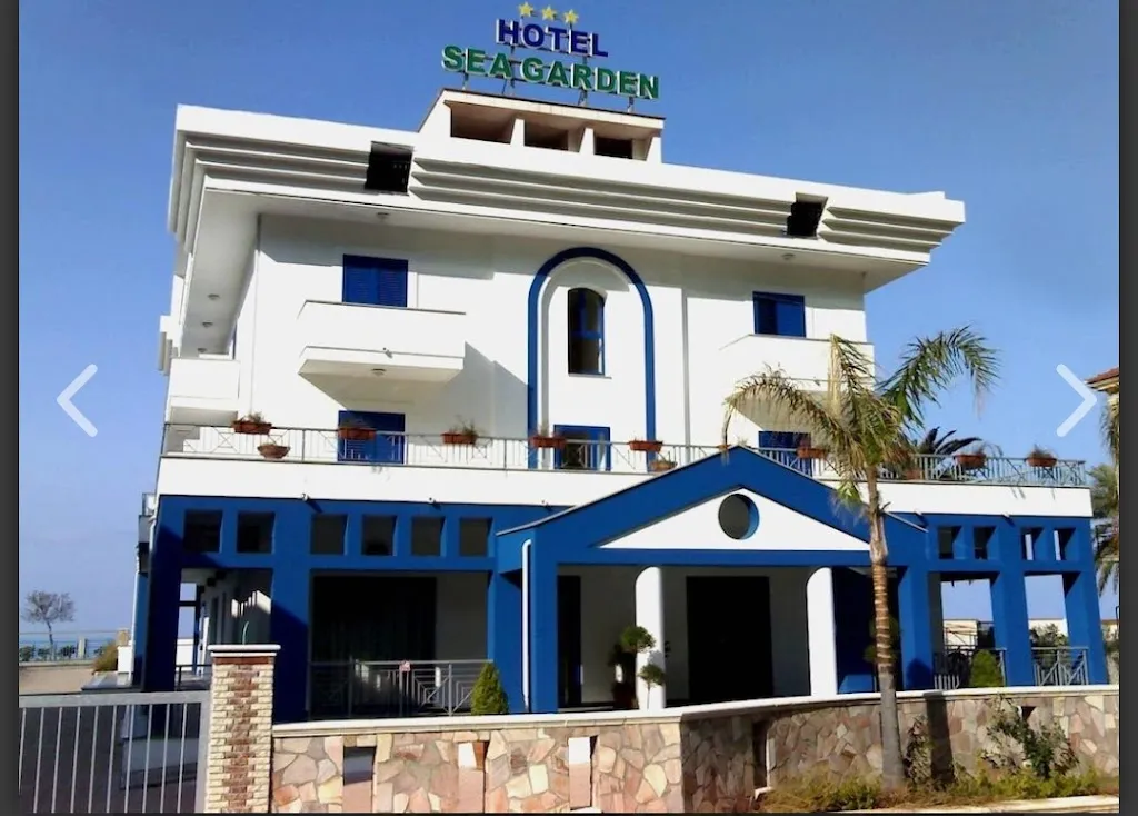 Hotel Sea Garden restaurant in Acquappesa