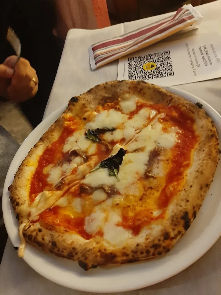 Laura Montuoro_Pizzeria Reginella_Acquappesa_recensione