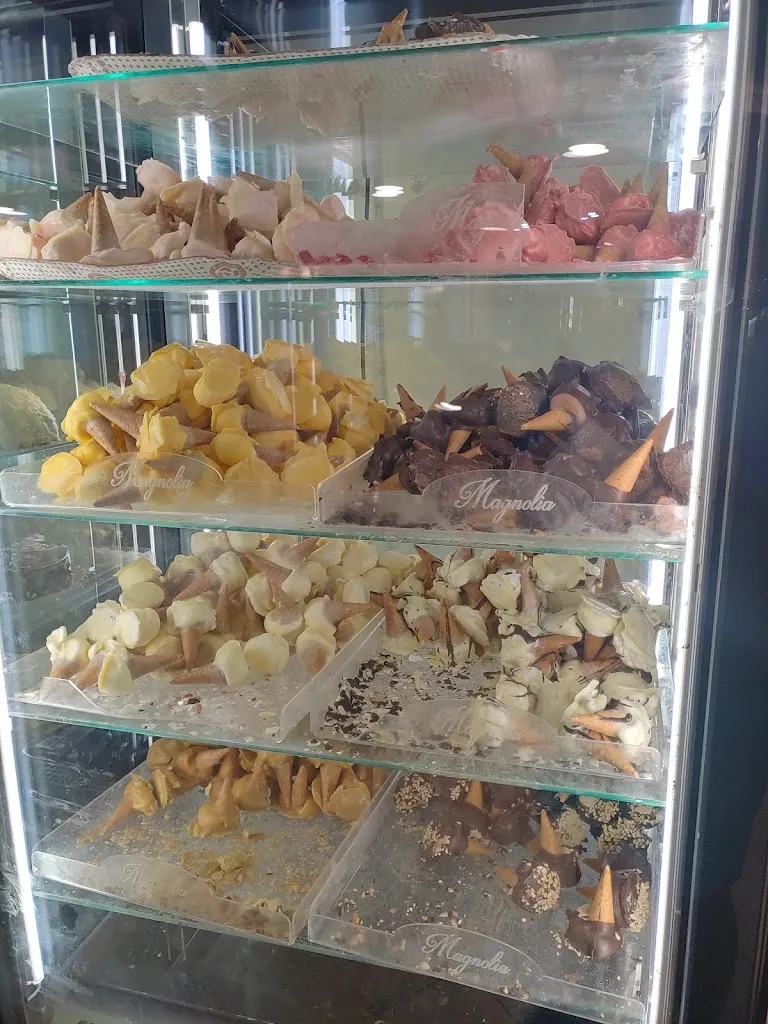 Daniele Vazzoler (Danz)_Bar Pasticceria Magnolia_Africo Nuovo_review