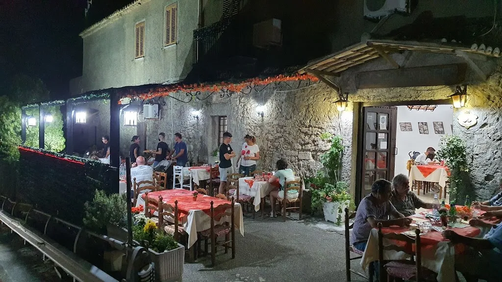 a squella restaurant in Agnana Calabra