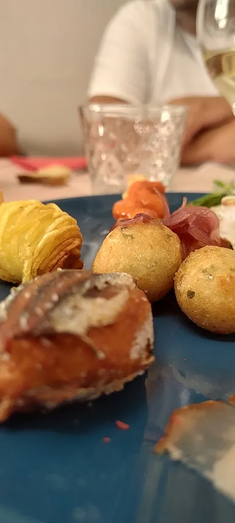 Sara Bongiorni_IL Mare nel Borgo_Agnana Calabra_review