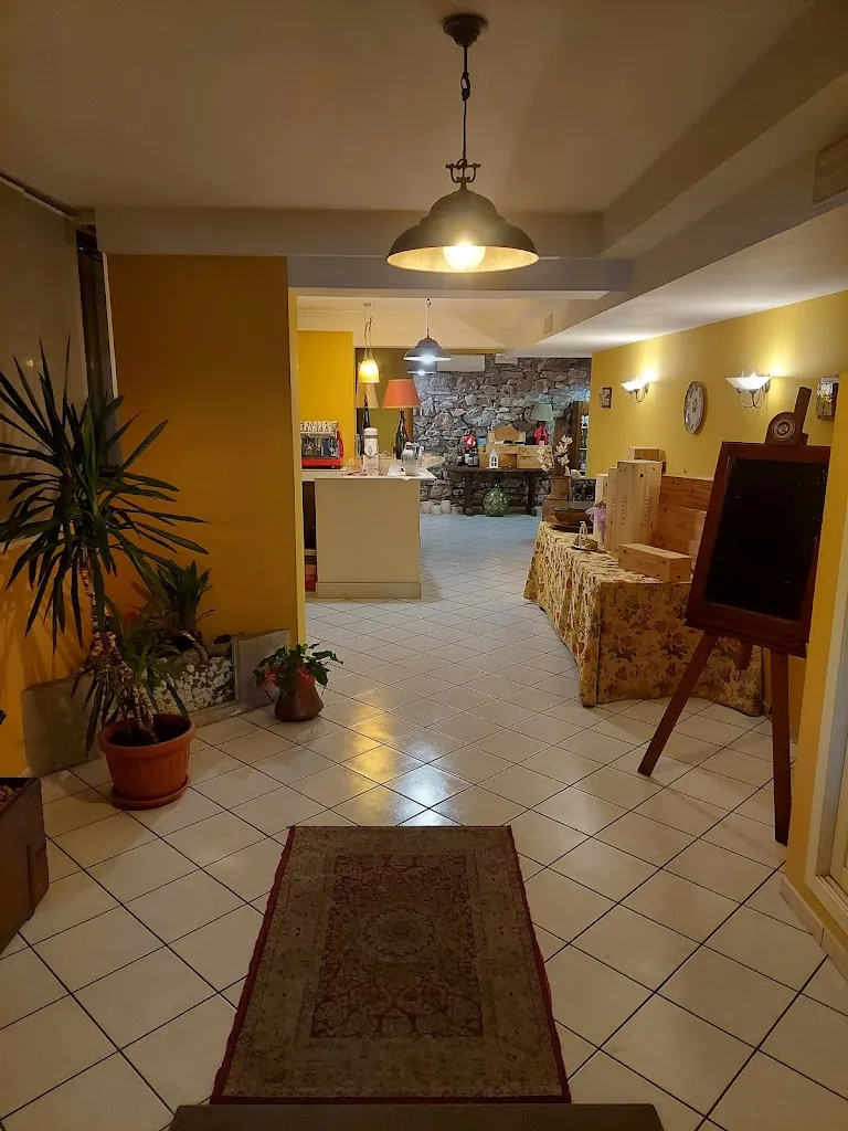 Gino Alonzi_Wine shop by Augusto_Civitella Roveto_recensione