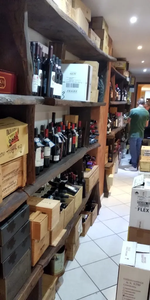 Claudia M_Wine shop by Augusto_Civitella Roveto_recensione