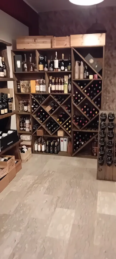 Wine shop by Augusto_Civitella Roveto_slider_image_2