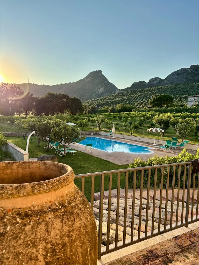 Anne de Vries_Barone G. R. Macrì_Agnana Calabra_recensione