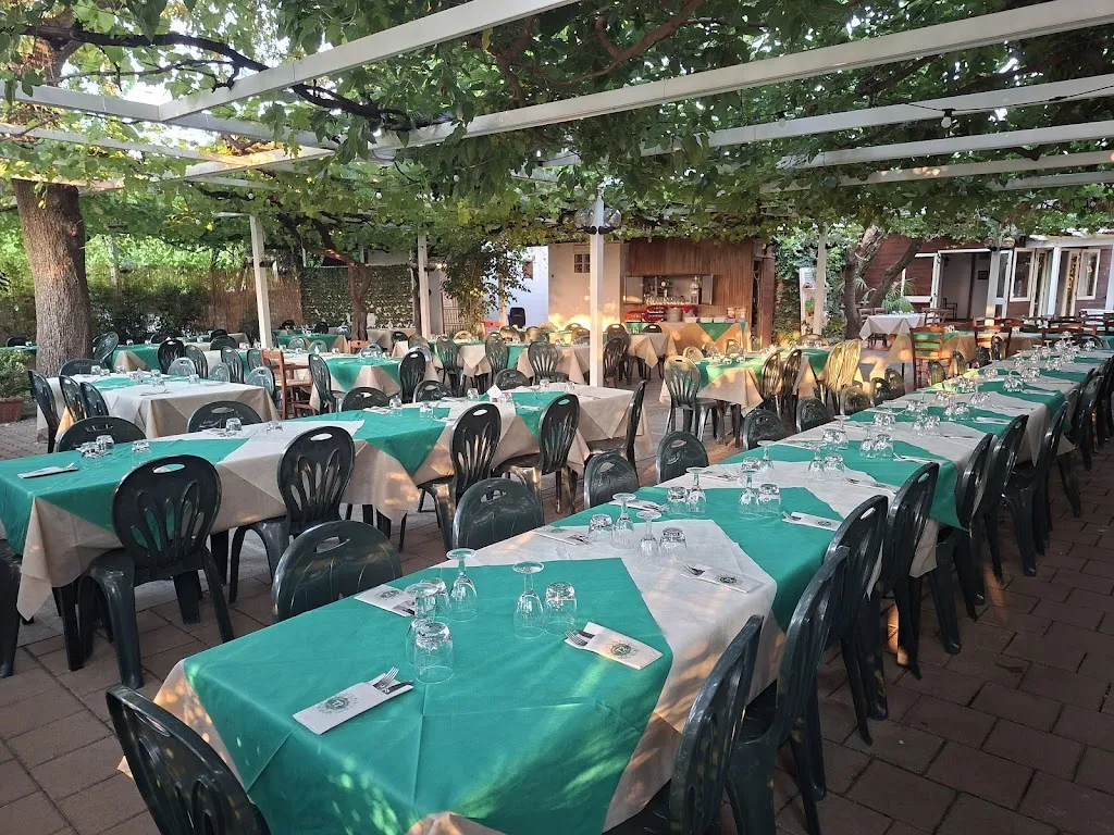 Trattoria Pizzeria "T2" restaurant in Acconia