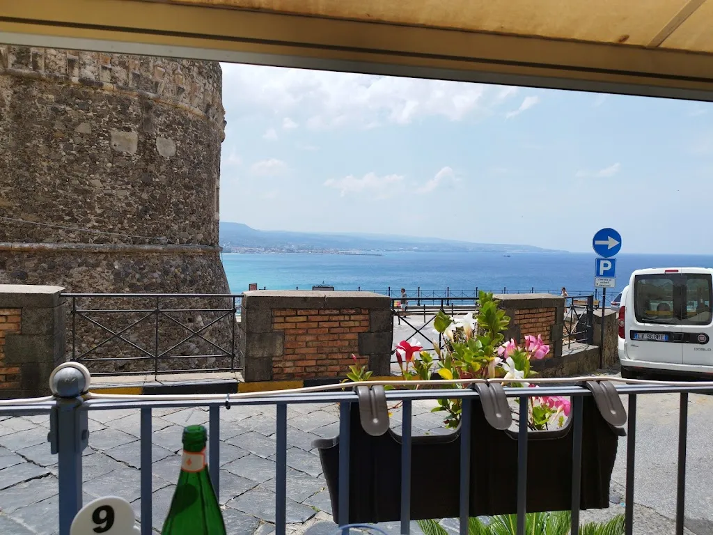 Lee Chapman_Le petit jardin bistrot_Acconia_recensione