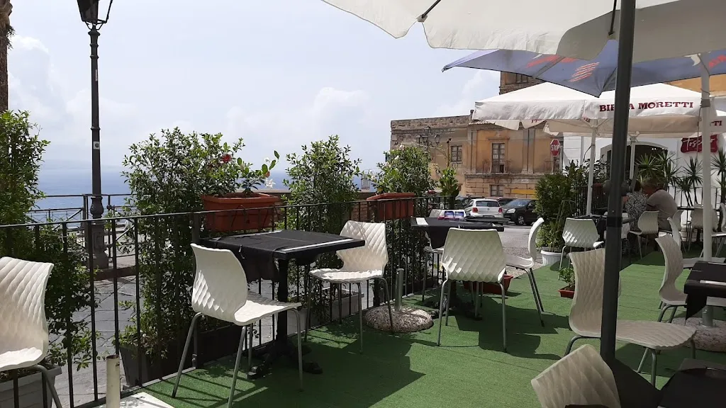 Le petit jardin bistrot restaurant in Acconia