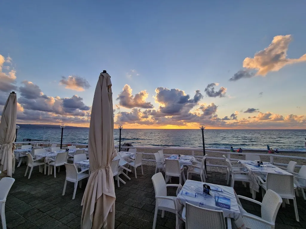 Lido Chiringuito "Cocktails bar - Ristorante - Pizzeria" restaurant in Acconia