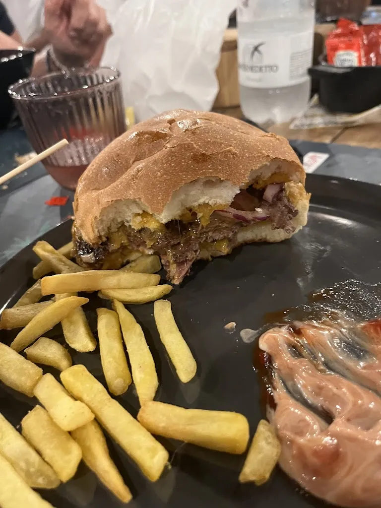 Raphael Feuerstein_Caveau Bistrot Marinella_Acconia_review