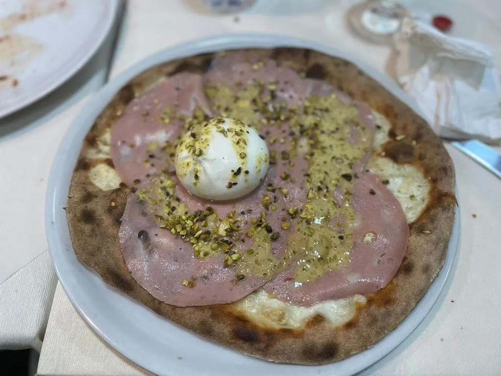 Gabriele carbonara_Miseria&nobiltà Ristorante &pizzeria-Altomonte cs_Altomonte_avis