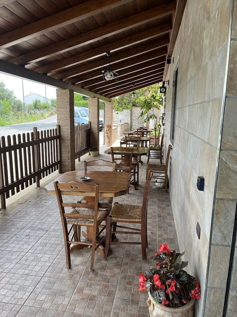 Trattoria Zio Pierino restaurant in Altomonte