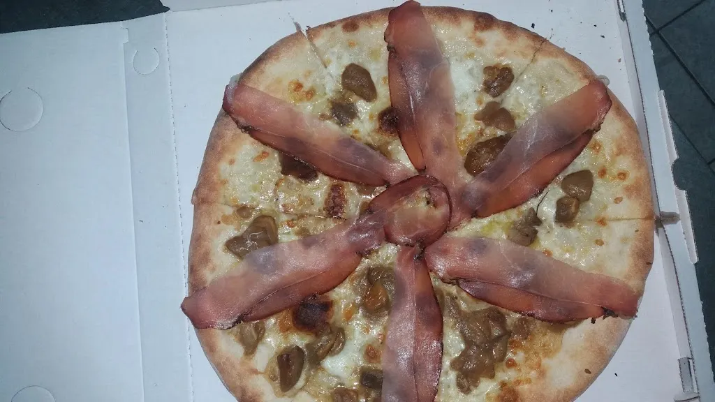 Ristorante pizzeria la grotta_Altomonte_slider_image_2