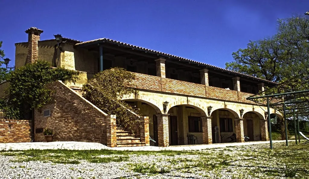 Agriturismo Le Farnie - Antico Frantoio del Castello restaurant in Altomonte