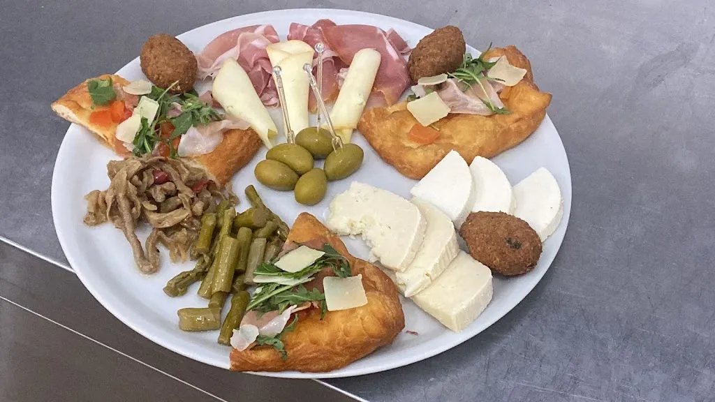 Pizzeria rosticceria Romeo_Altomonte_slider_image_3